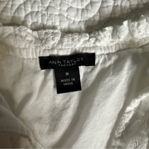 Ann Taylor Factory White Flutter Sleeve Ruffled Blouse 100% cotton size M - Picture 6 of 7